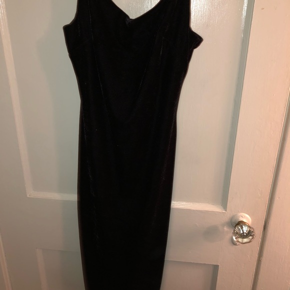 Long black velvet dress - Picture 2 of 5